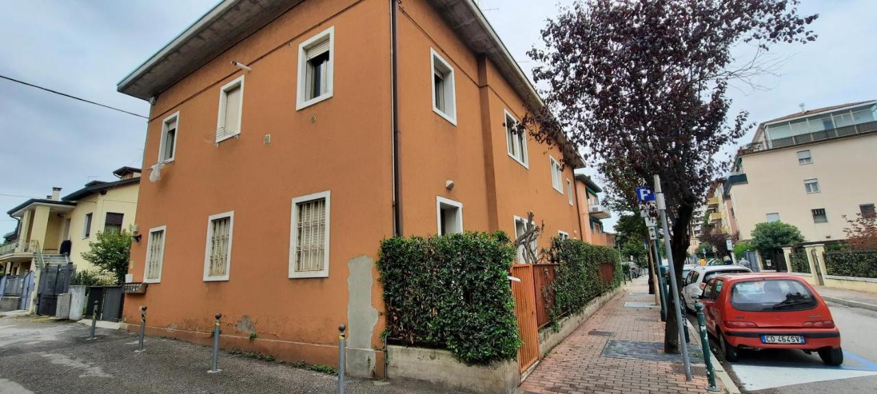 Zsuzsa Lak Apartment Mestre